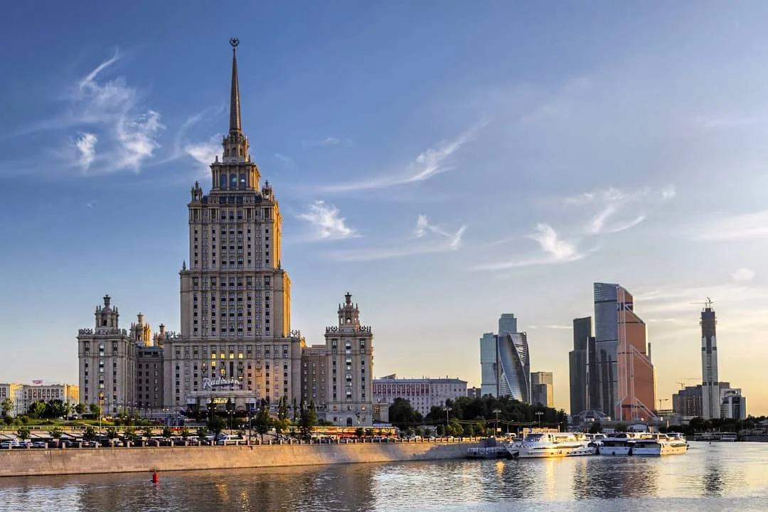 Radisson moscow. Рэдиссон Москва. Radisson collection Кутузовский просп 2/1с1. Парковка Рэдиссон Украина. Рэдиссон Алма Ата.